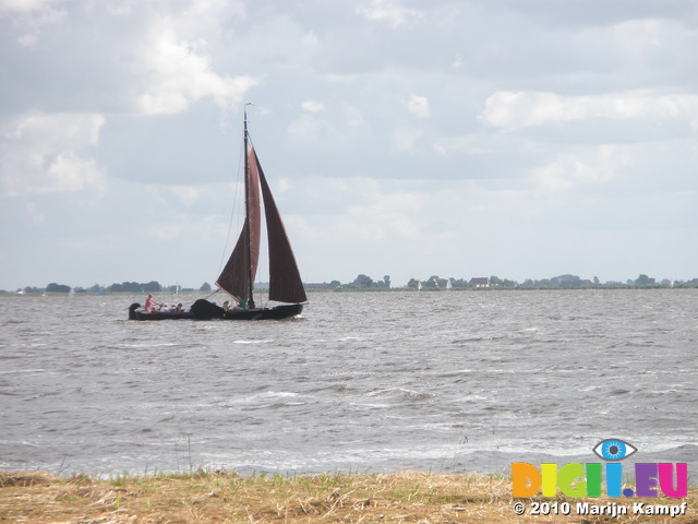 JT00993 Sailboat on lake 'De Fluezen', The Netherlands